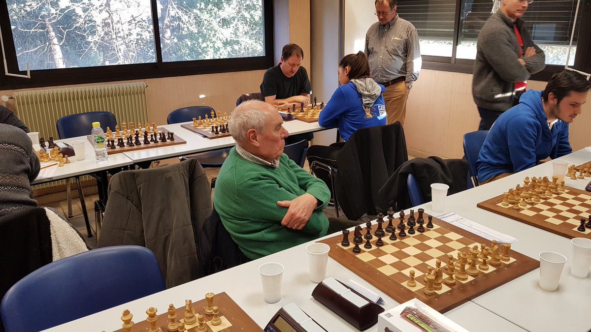 Ce samedi, gros match pour les Cassidains qui affrontaient la très forte équipe de Meyreuil. Cassis s'incline 7-0.
En bons combattant, nous avons cependant tout donné, Seul Quentin arrive à décrocher la nulle contre un 2100. 
#chess #échecs #FFE #cassis