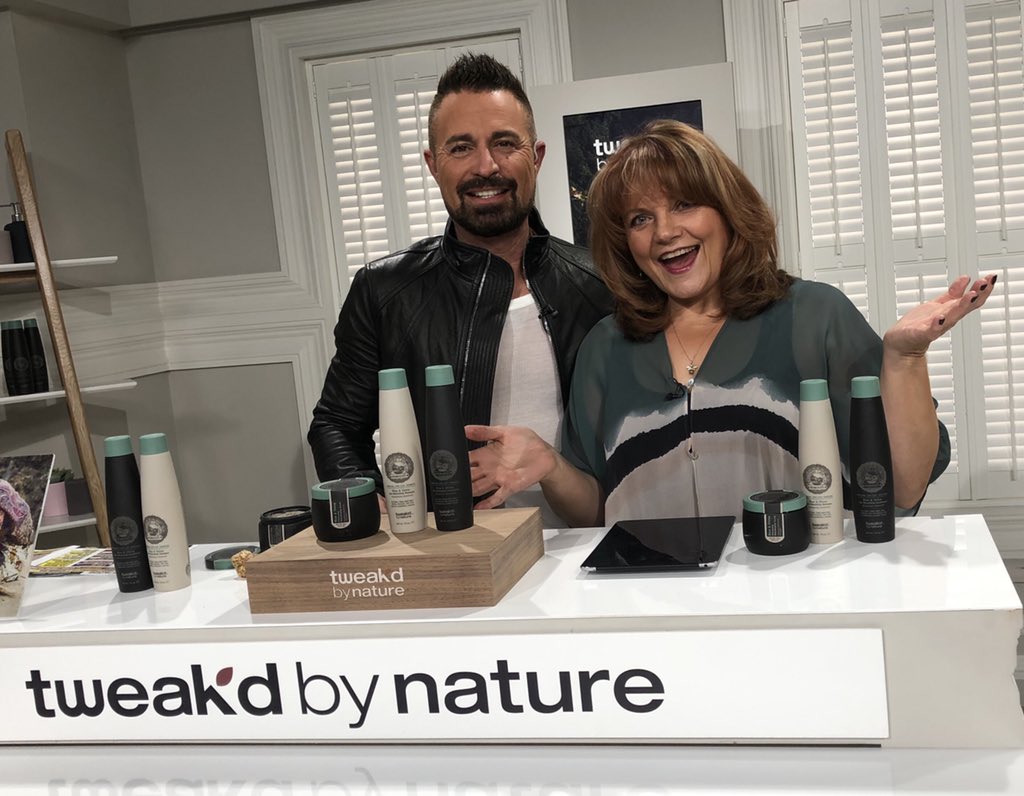 debbieflintqvc's tweet photo. I’ve been #tweak’d - by Denis! Fab volumising &amp; shine #tsv set @qvcuk now till 9, w over £60 off, till midnight- only £1.95 p n p for #beautyweekend! Join us now! Then 10 margaret dabbs then 11 beauty selection! X https://t.co/OVgAIKWUPB
