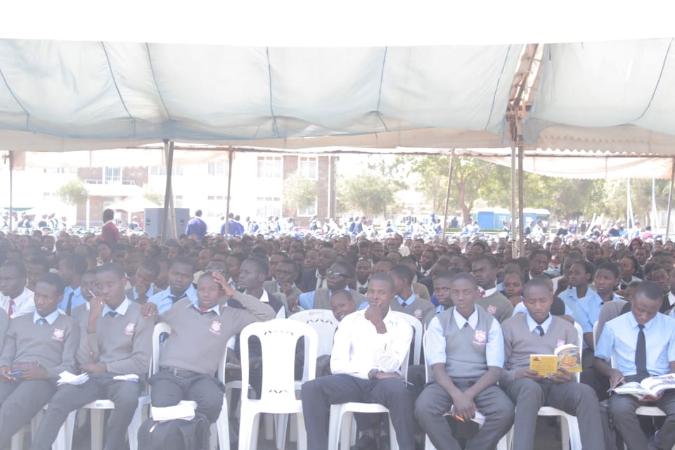 allankakai_'s tweet photo. Many thanks to the 50 plus high schools across the country that joined us on our High School edition on our
#KUCareerWeek2019 
Monday we shall have Mr Gor Semelang'o ,MD PetrolKenyaLtd from 1:30pm EAT. As he handles on Branding and personal growth much more...
@kucareeroffice https://t.co/W4HsFw71r2