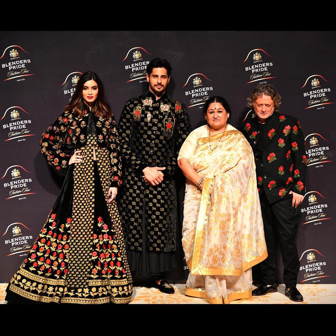 dailys1dharthfc's tweet photo. [HQ pics]: @SidMalhotra with @rohitbal_ and @DianaPenty for Blenders pride fashion tour.
#MyHeritageMyPride #MyStyleMyPride #BPFT #BLENDERSPRIDEFASHIONTOUR https://t.co/3woG7oI88p