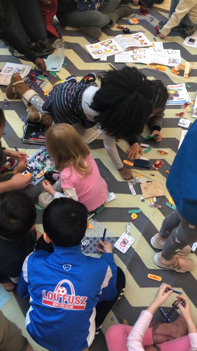 DanforthCenter's tweet image. At our snap circuit station, you can learn about new energy sources. #STLRaspiJam #RaspberryPiJam