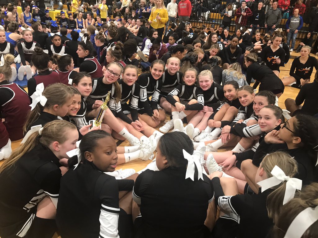 Another sweep for VH Cheer at Adams last night! Congrats girls, way to finish strong! 💪🏻👏🏻 🧹  #vhms #vikingpride #gold #competitivecheer