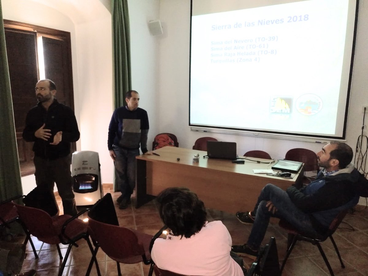 faespeleo's tweet photo. Jornada de convivencia en la presentación de los trabajos que optan a los Premios Andalucía Explora 2018.
#GESdelaSEM, #CD300, #ECA y #GAEM los galardonados de este año. 
Te esperamos en 2019. https://t.co/tgO19yBMRl