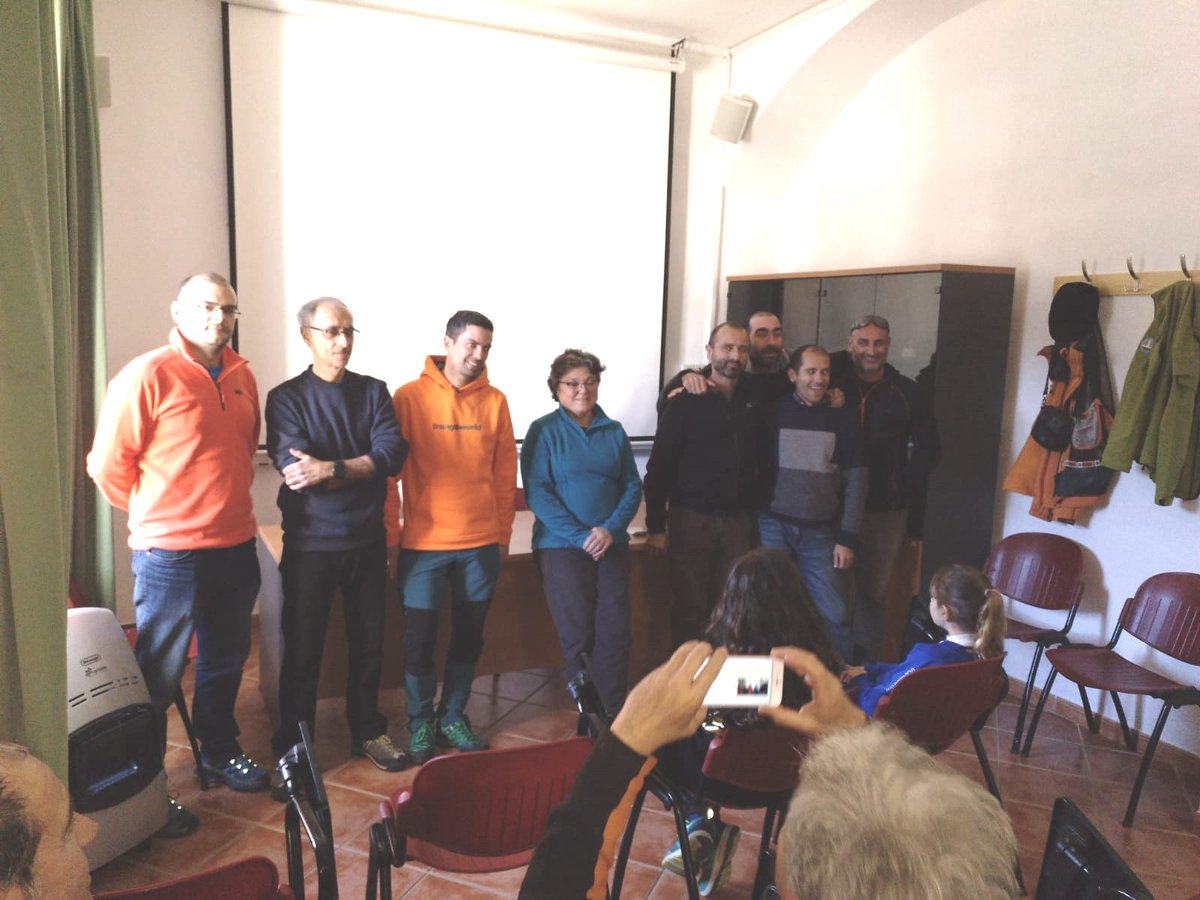faespeleo's tweet photo. Jornada de convivencia en la presentación de los trabajos que optan a los Premios Andalucía Explora 2018.
#GESdelaSEM, #CD300, #ECA y #GAEM los galardonados de este año. 
Te esperamos en 2019. https://t.co/tgO19yBMRl