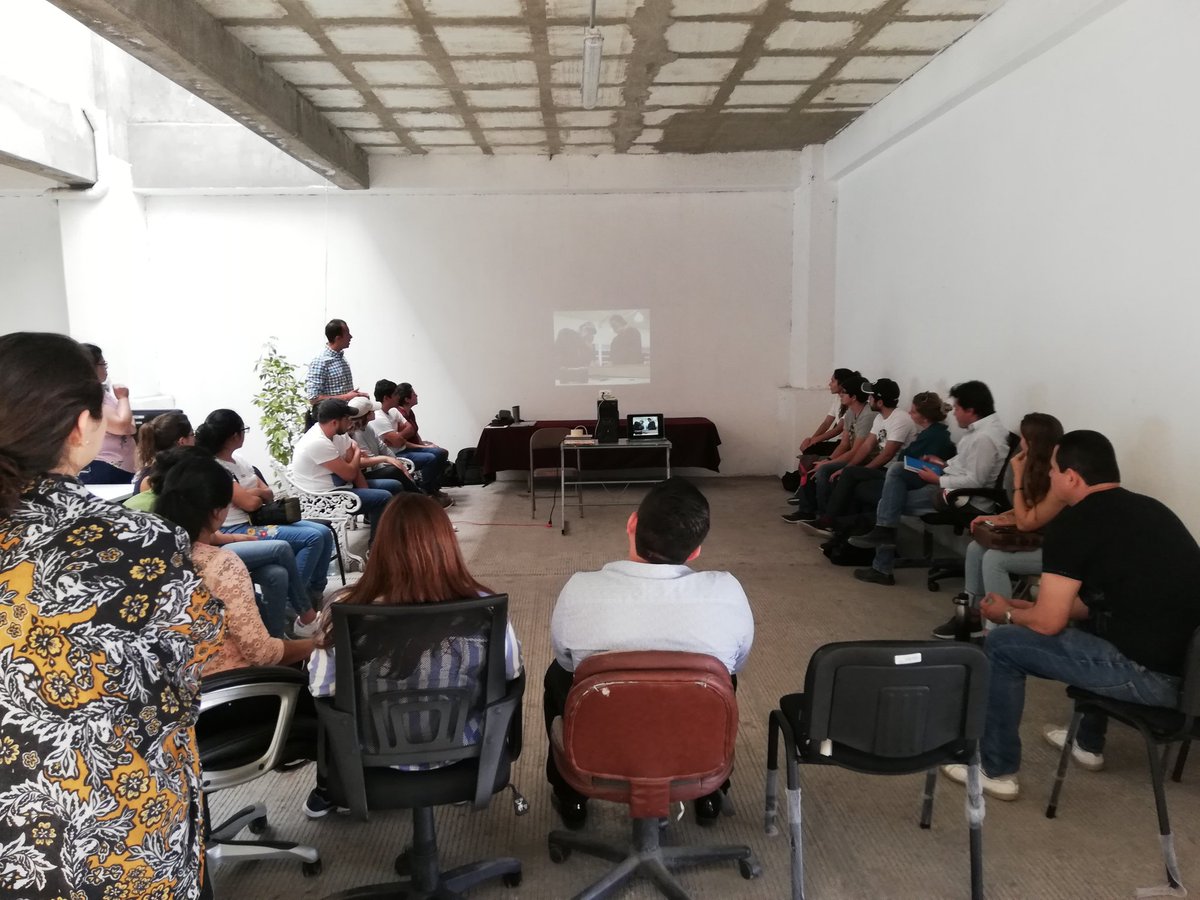 JojutlaMorAyunt's tweet photo. De manera coordinada el alcalde @juanangel_fb @funhogares @TECcampusQRO implementarán el programa "Taller para la Ciudad" en #Jojutla con apoyo de la CDP organización de EU, para el autoempleo de nuestra gente.
#JojutlaRenaceConFuerza https://t.co/mHug1BxG68