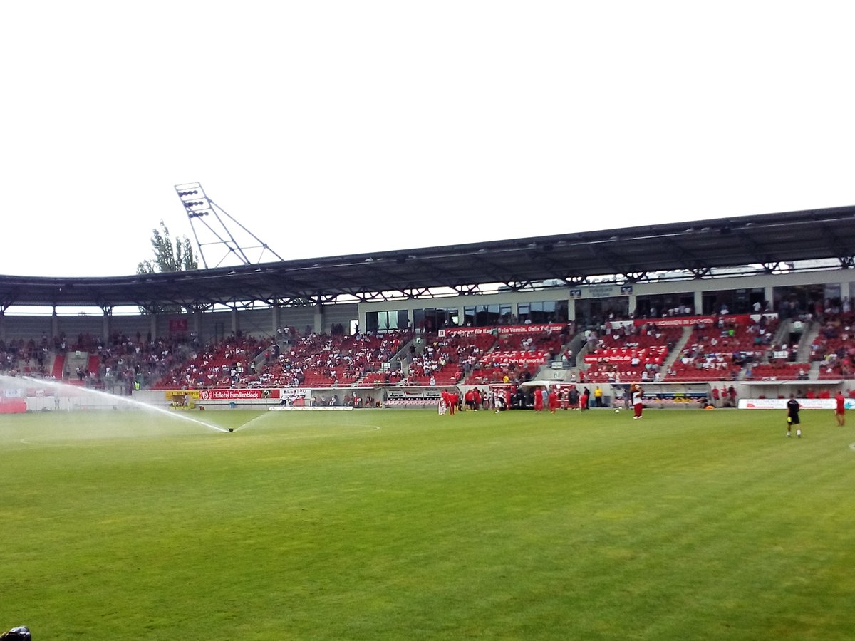 ticket08dotcom's tweet photo. 0:1 Mit einem #Traumtor von Baxter-Bahn in der 88. Minute siegt der HFC heute auswärts bei Fortuna #Köln am Samstag #For #HFC #ForHFC  @fortuna_koeln @HallescherFC @ticket08dotcom    https://t.co/9bwd1EVWcO https://t.co/42eIVcQiJn  https://t.co/Tm4H4rNGJV https://t.co/NBsWu6EoZg https://t.co/hJFDLhkZqQ