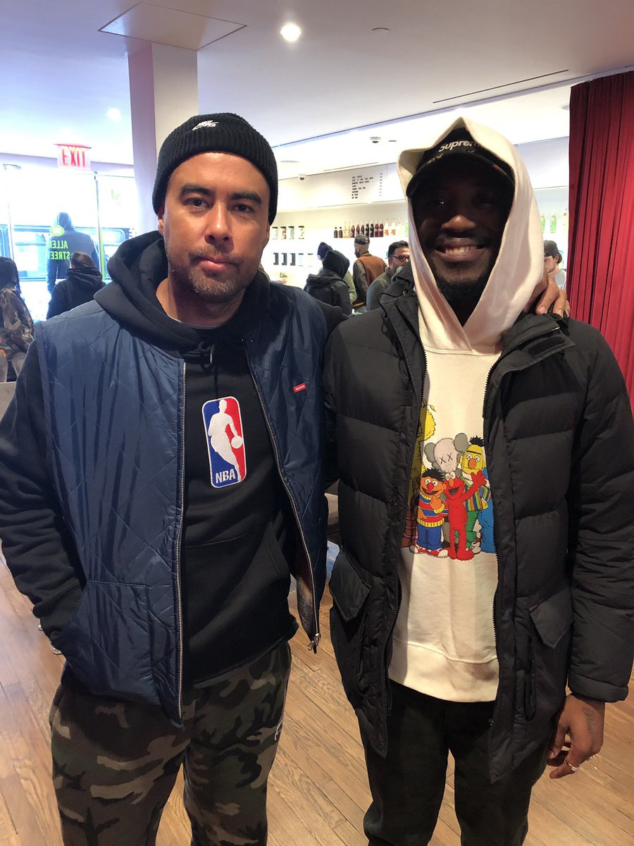 dexterneptune23's tweet image. 2 legends @jeffstaple @erickoston @ExtraButter #extrabutter 🐼🐦✍🏾📦🛹
