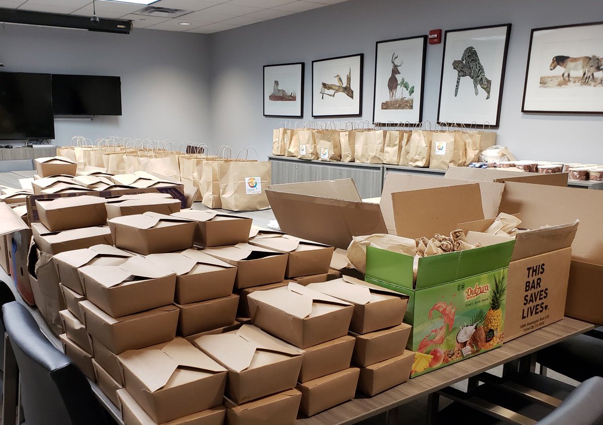 chefjoseandres's tweet photo. Hundreds of steak sandwiches and roasted brussel sprout bowls delivered to the amazing employees of our @NationalZoo who have been caring for the animals through the shutdown! @WCKitchen #ChefsForFeds 🐼🐯🦁🐨 https://t.co/M7ggSk2iUO