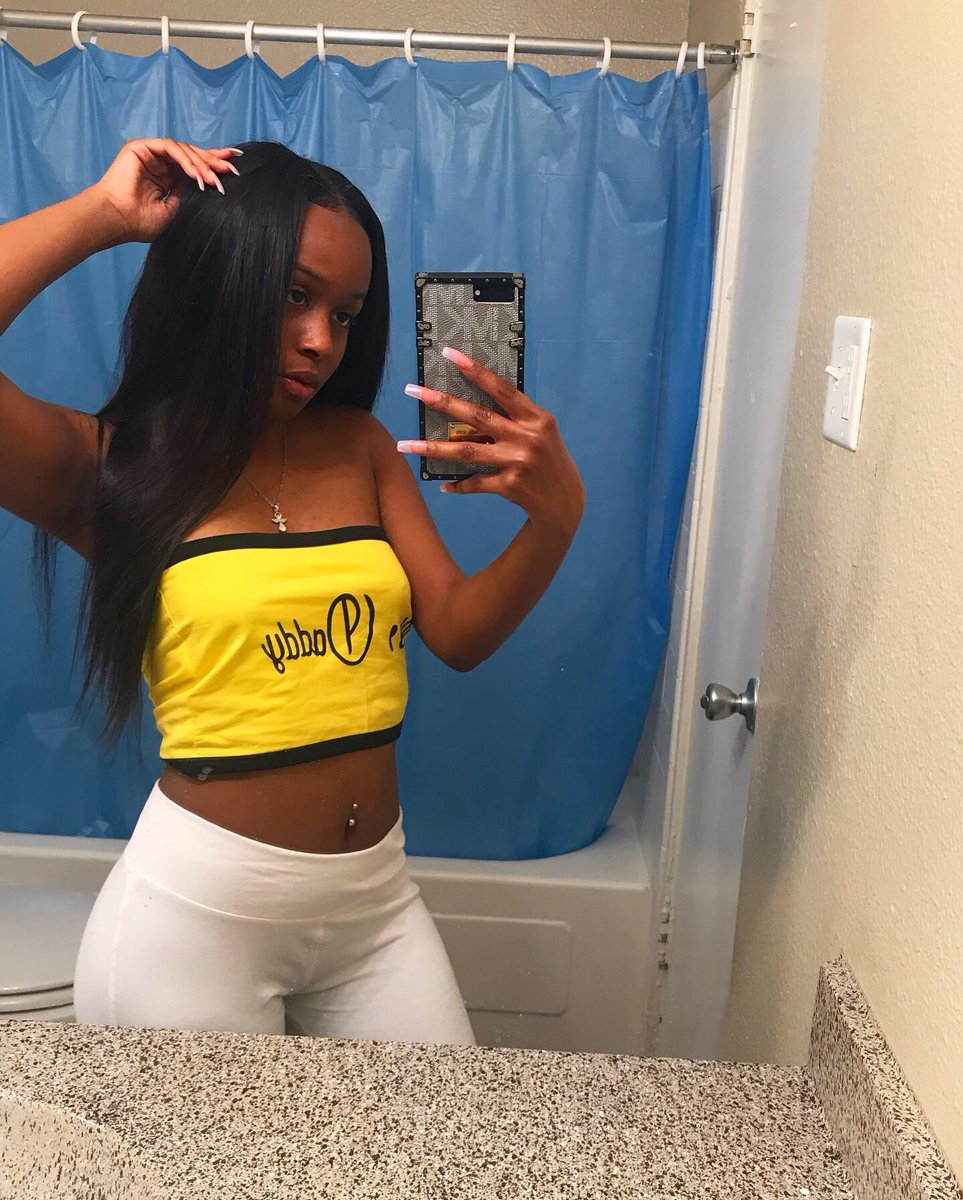 yummy_des's tweet photo. Babegirlllllll🌼🌞 https://t.co/G3vknpFocO