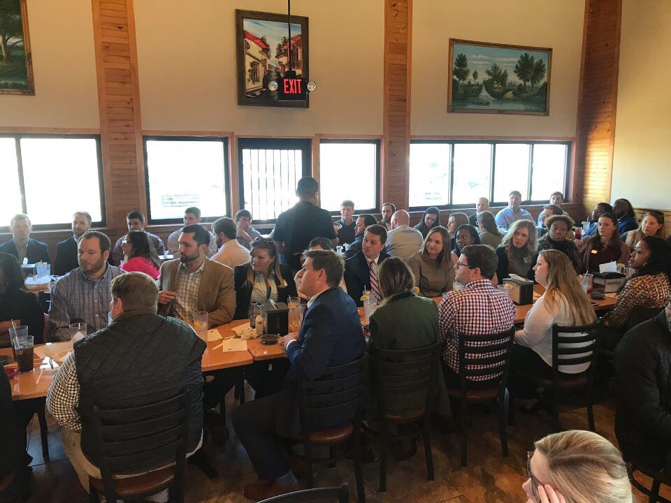 BayLeeSLong's tweet photo. Proud to be a steering committee member for Pine Belt Young Professionals! Thursday was our first blue plate for 2019 and check out this crowd! Want to get involved? Let me know and I’ll set you up! #PBYP #HattiesburgYoungProfessionals #YoungProfessionals #TacosAndTaxes https://t.co/lNUAo3tdik