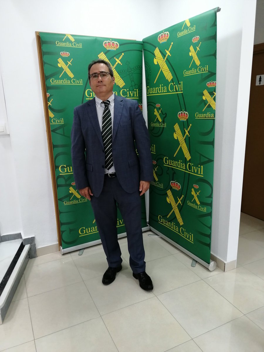 Acompañamos a la Guardia Civil de Vícar en sus nuevas instalaciones. 
#VícarViva
¡Viva la Guardia Civil! 🇪🇸🇪🇸🇪🇸🇪🇸🇪🇸