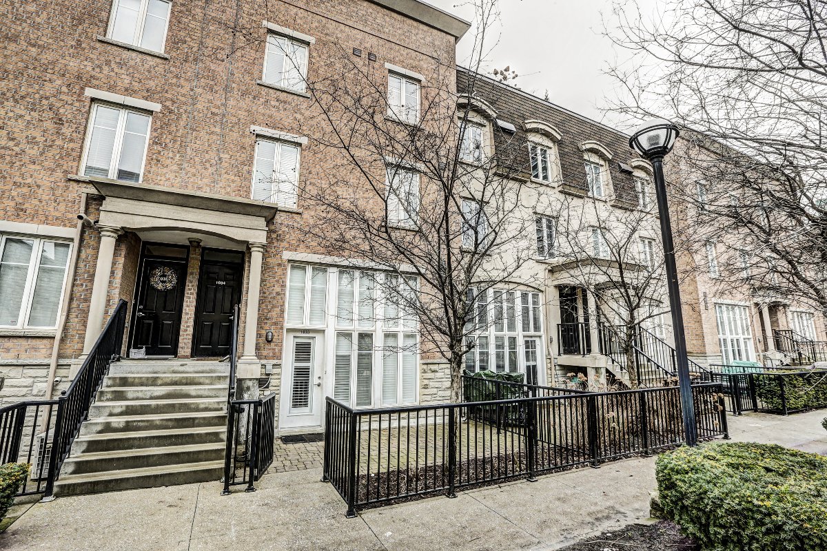 REMAXCommAgent's tweet image. Take a look at this gorgeous home! Open-concept, loft-style townhouse complemented with large living space on 2 levels. This spacious loft offers 1 bedroom and a den, loads of natural light, and an open-plan living/dining area. dan-currie.cb1.so/ctaoan