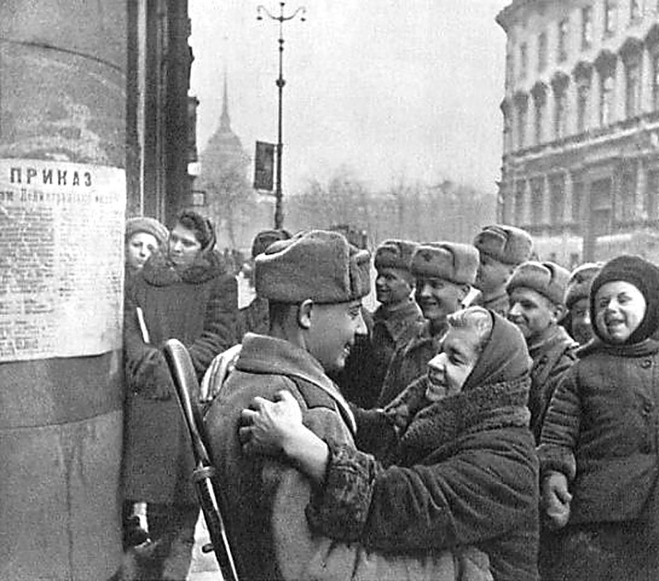 27 января 1944 года Ленинград был полностью освобождён от фашистской блокады и артиллерийских обстрелов