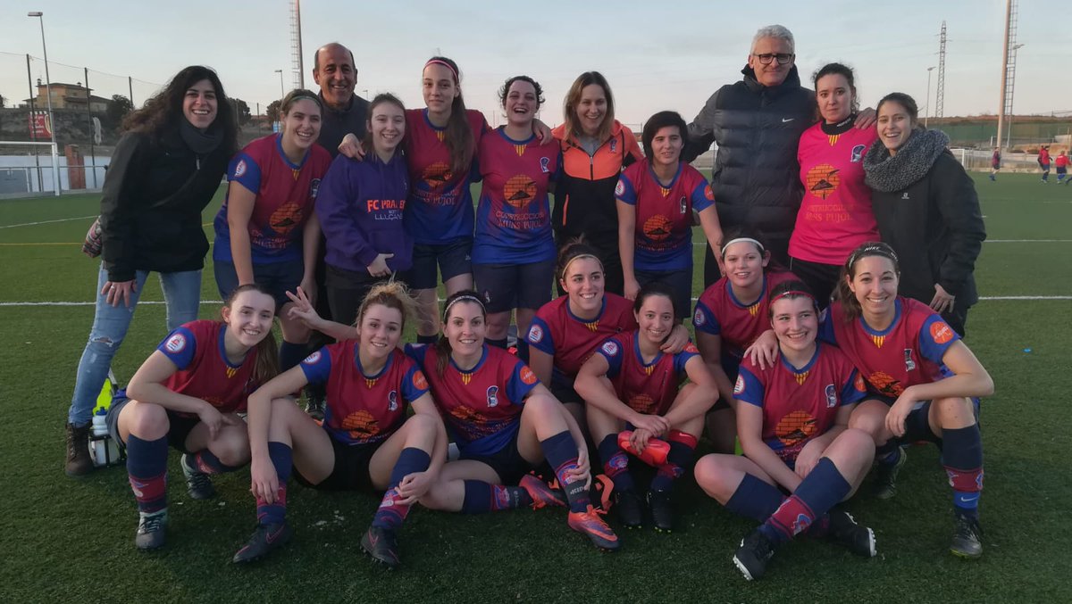 FCPradencFem's tweet photo. ‼️3 punts més‼️victòria treballada de l'equip contra un rival directe, després de remuntar el gol inicial de la Guineueta. 🔴🔵
Pradenc 2-1 @ceeguineueta . 
#somhinoies #somhipradenc #1cat2 #orgullosa #futfemcat https://t.co/mhWDncjWCF