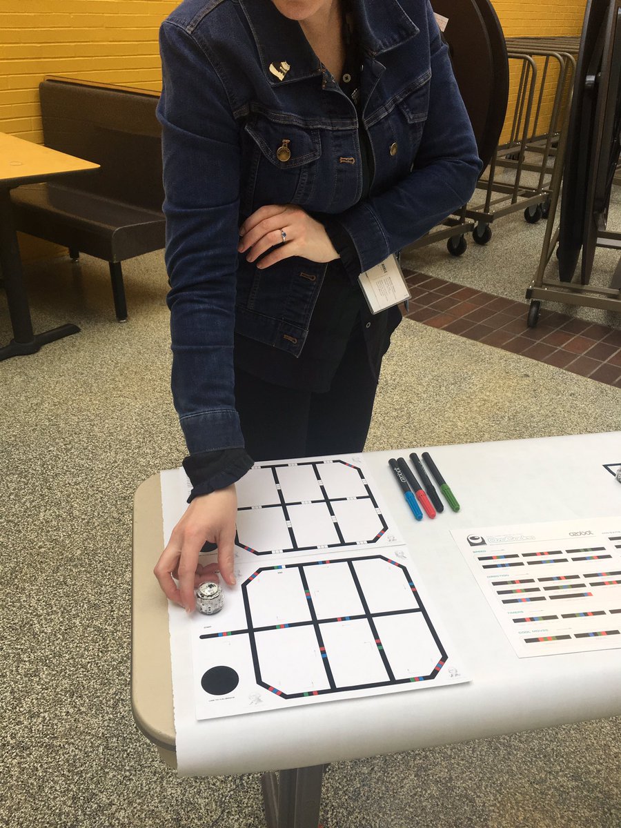 dlsockwe's tweet image. Thank you Barnes & Noble @BNBuzz For the robotics demonstration @Ozobot and your support of STEM programs !#HISDMathScienceSummit #Codingiscool @HISD_ElemMath @eMC_Squared_TDS