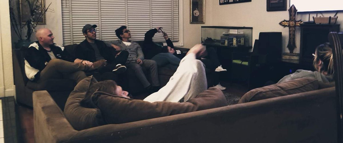 ChathamKathryn's tweet photo. Movie review night at my house last night. What better way to do your homework than with people in your class #homework #itsnotaclassproject #wejustlikeeachother 😂#moviereviewforum #VVCCIS101 #VVCVR @jfrias211 @MitchHarper13 @TravisHumphre11 @whoopsie__daisy https://t.co/PO7lKKyWhR