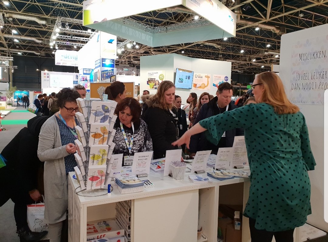 TalentenLab's tweet photo. Afgelopen week stond onze trainer Floor met @PlatformMindset op de @notbeurs. Wat een heerlijke week met @Inge_Corstiaans, @LonnekeSnijder en alle enthousiaste bezoekers 💗 https://t.co/TcyGtRPWmu
