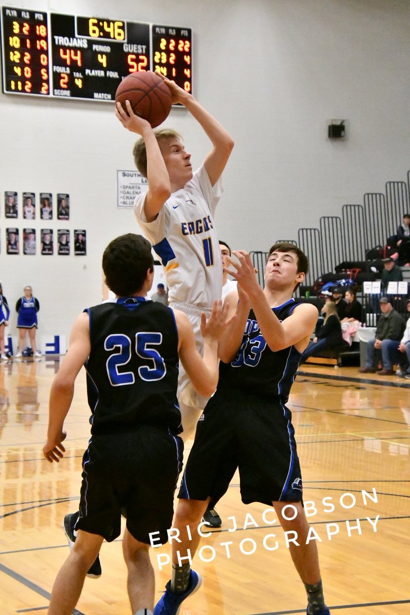EJacobsonPhoto's tweet photo. @FordlandBSBL @FordlandEagles @OzarksOzone @scoreboardguy @SWMOBasketball @ksprsports #EaglePride #fordlandbasketball #loganfuchs #intheairfortwo #gottheplusone #nikonofficial #nikonnofilter #d500 #withmytamron #b028 #sportsphotography #basketball https://t.co/ETbHlsb0sv