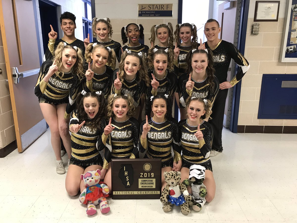 OF_Varsity's tweet photo. We’re going to IHSA State as sectional champions! ⭐️⭐️⭐️ #burntheboats🐯🔥⛵️ #ONE💛 #moreicecream🍦 https://t.co/kFORdOZxyr
