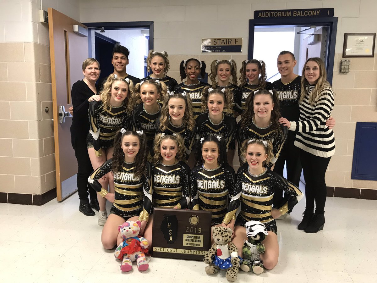 OF_Varsity's tweet photo. We’re going to IHSA State as sectional champions! ⭐️⭐️⭐️ #burntheboats🐯🔥⛵️ #ONE💛 #moreicecream🍦 https://t.co/kFORdOZxyr