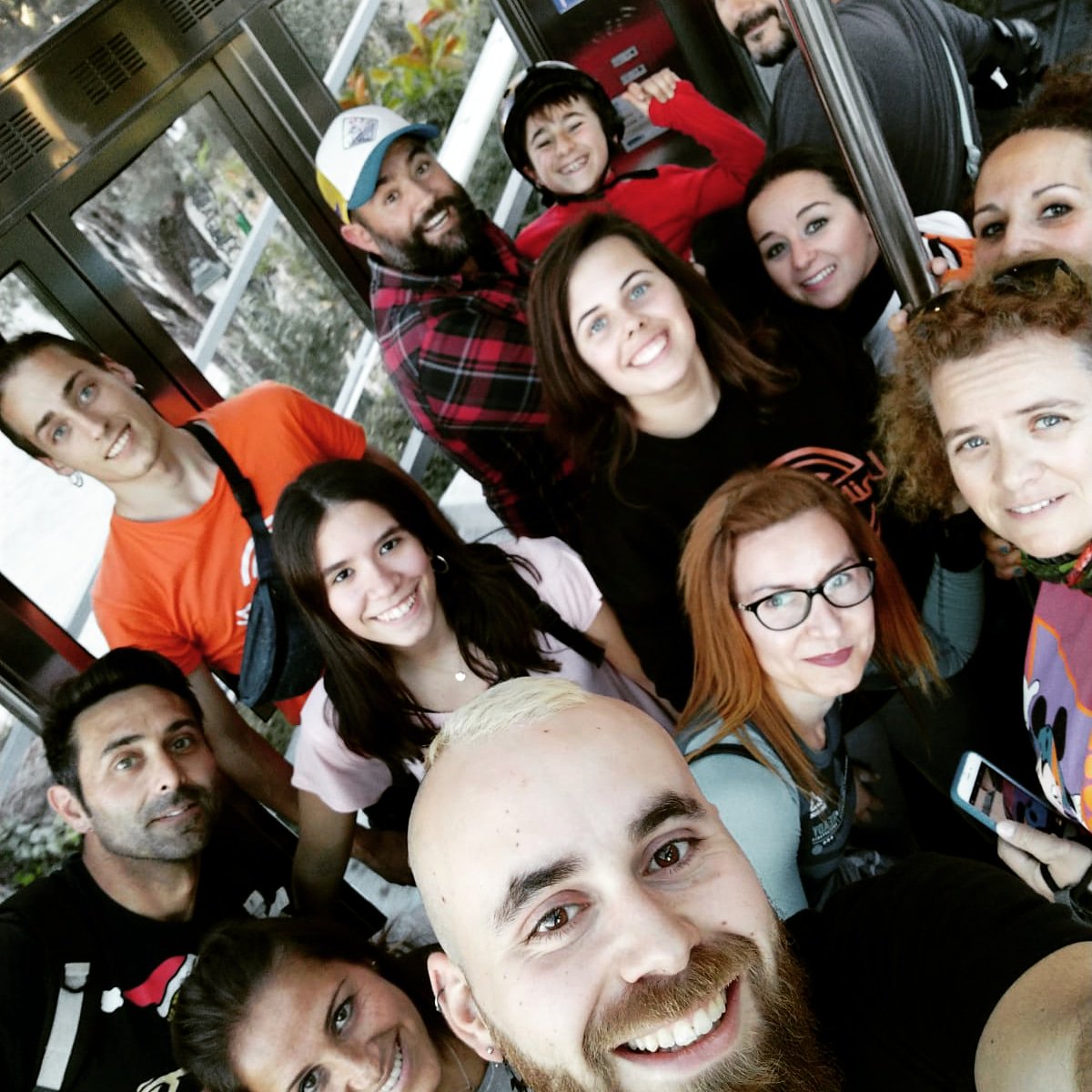 unityroller's tweet photo. Optamos por una #ruta distinta y ha sido un acierto. 👏👏👏
Os recomendamos el recorrido #Sevilla #sanjuandeaznalfarache a través de la pasarela de SE-30.
•
•
#UnityRoller #UnidosPorLaDiversión #rutaenpatines #PatinarEnSevilla #PatinarEnSevillaEsUnaMaravilla https://t.co/aYoO7VTijf