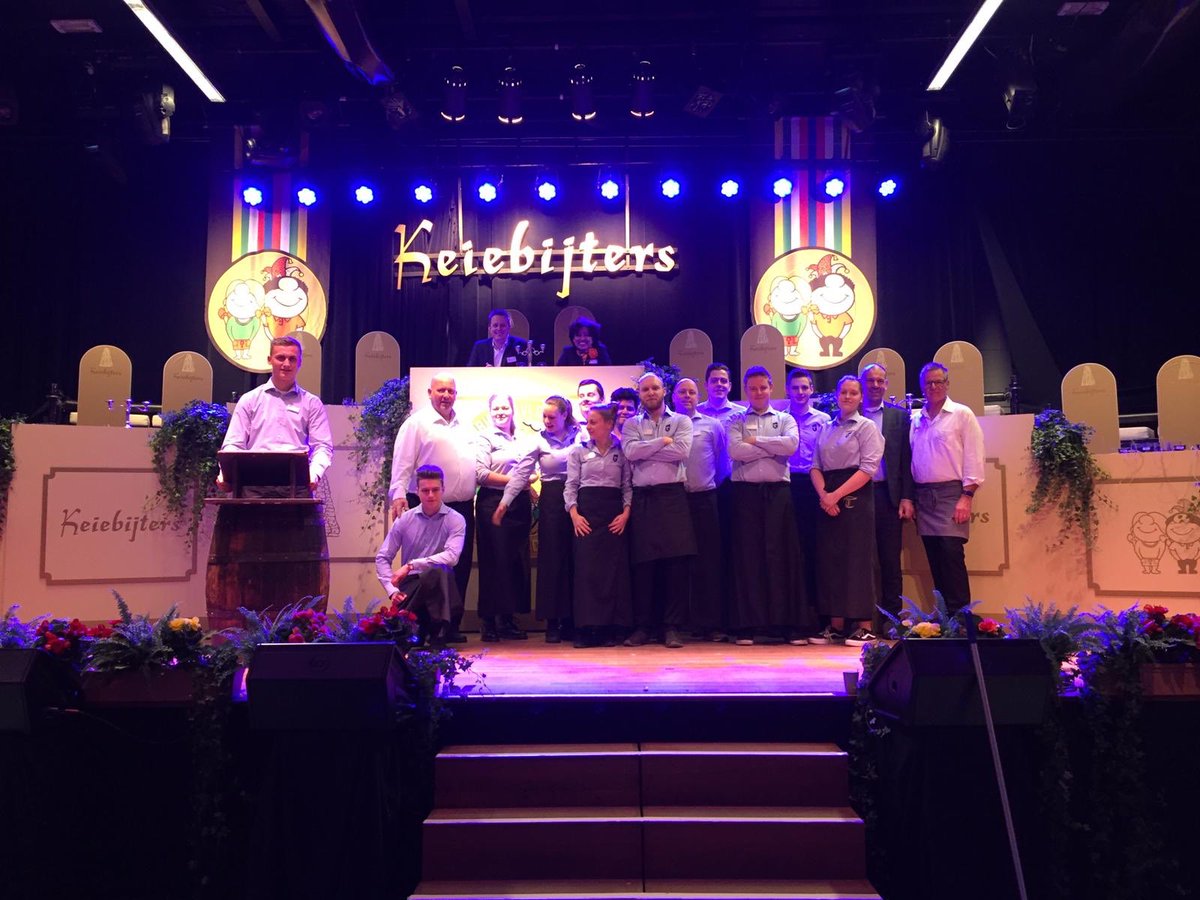Het <a href="/keiebijters/">Keiebijters</a> team on stage! #boitegewoon #alaaf