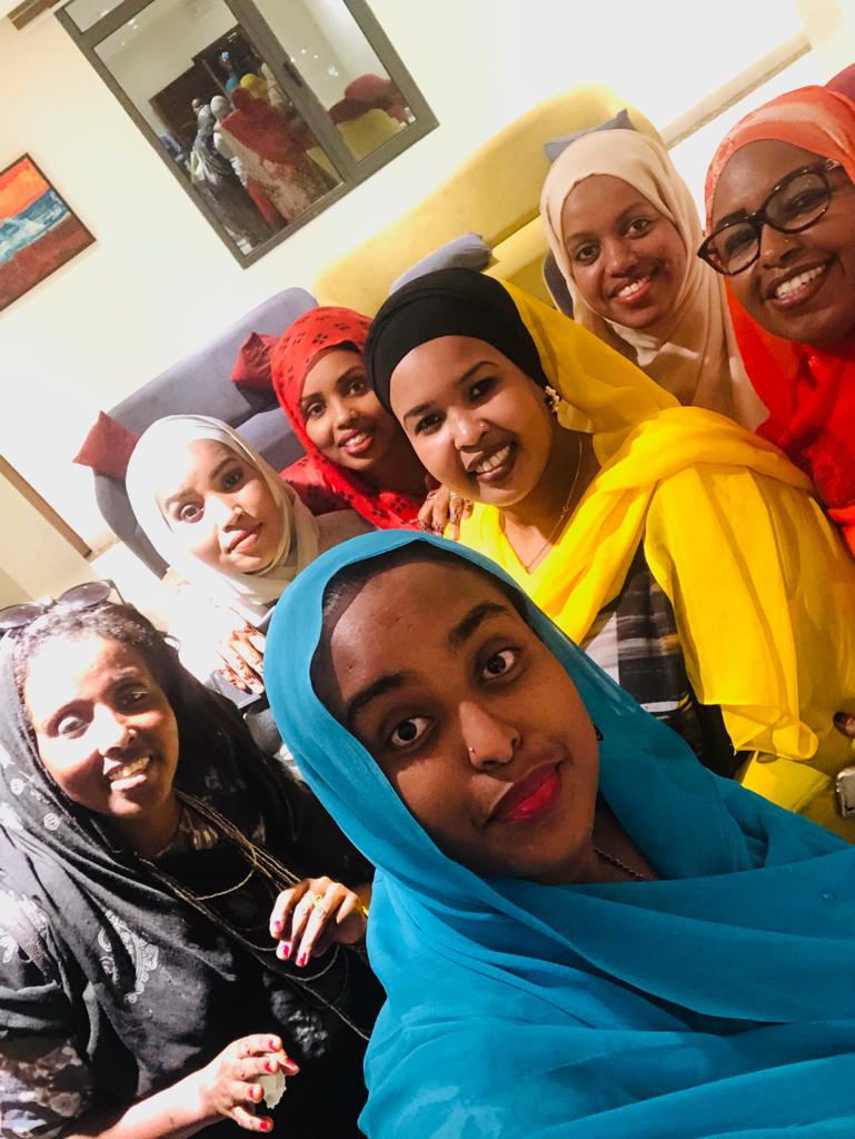 CjedWomen's tweet photo. Soirée After work du mois de janvier 2019 dans un cadre agréable pour reprendre nos esprits, échange sur nos quotidiens, nos réussites, faire du réseautage un meilleur moyen pour promouvoir nos entreprises respectives @CJEDdjiboutiens @CjedWomen @djibouticle @Ilyasdawaleh https://t.co/ljMjoLL8S0