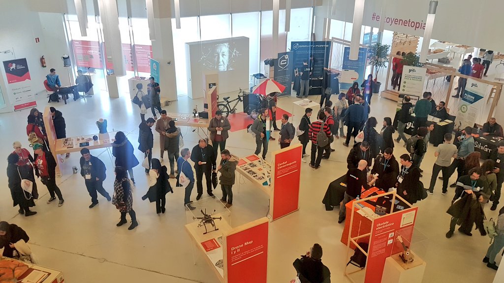 Comunicart_e's tweet photo. Que gran día en la WordCamp   Zaragoza #WCZGZ, que conferencias y talleres tan interesantes y que gran ambiente con más de 300 asistentes.
Cuanto aprendemos de #WordPress en estos eventos @ErnestoRomeo_ y @Krustapio para trabajar mejor en las webs de nuestros clientes. 😃👍 https://t.co/BaKksEJOXG