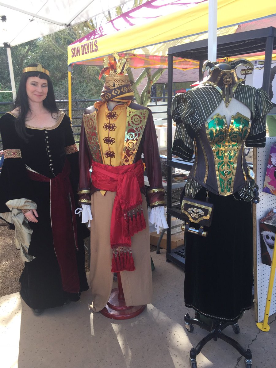 sanjanagarg18's tweet photo. Nola Yergen and Brian Lapham are the owners @CostumeTrek. Nola is a professional costume designer and their YouTube channel does everything from tutorials to reviews of events. Brian says to “Just keep watching because we’re always doing new things.” #costumetrek https://t.co/Exkpjxal2s