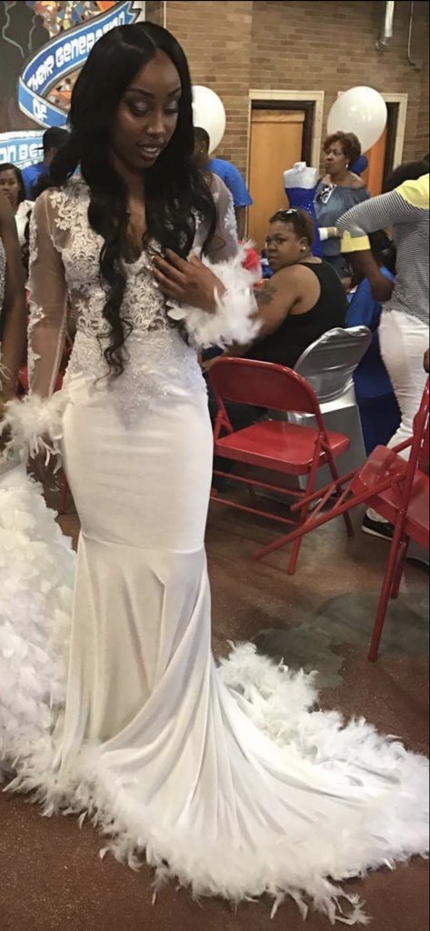 PrettyShee__'s tweet image. PROM DRESS FOR SALE 🥵message me