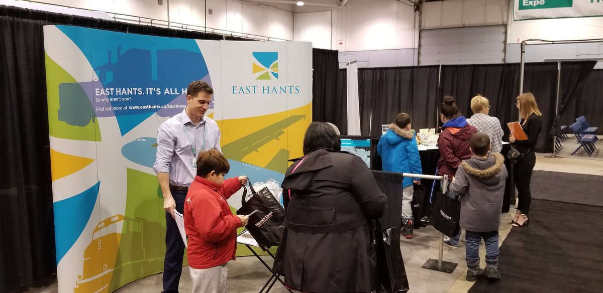 tylermattheis's tweet photo. Great to see @StephenMcNeil at the @EastHantsNS booth at the @FranchiseExpoCA today, and to discuss development opportunities that the #LantzNS interchange will bring. @nsgov @NS_TIR https://t.co/cvK8yifbAx