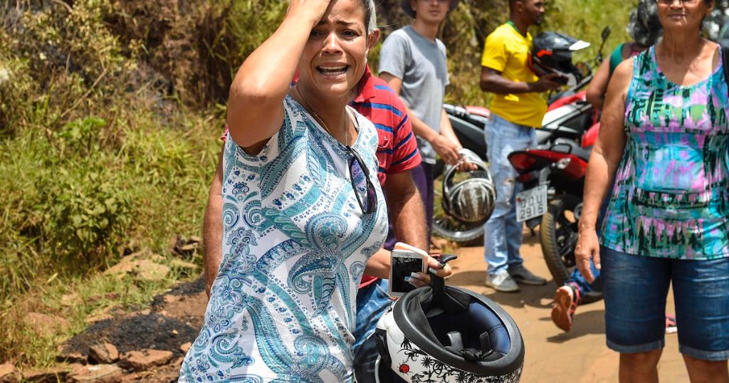 CBSNews's tweet image. Hundreds feared buried after deadly dam collapse in Brazil cbsn.ws/2CJzLY1