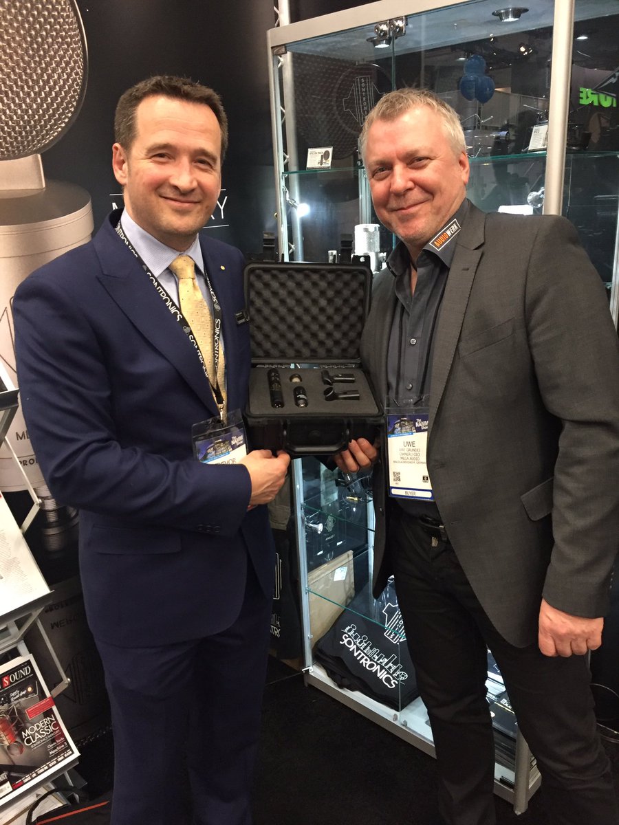 Am Stand von Sontronics zusammen mit Trevor Coley und dem neuen Sontronics NANO - einem Kleinmembran Kondenser mit Remote-Kapsel. Verfügbar ab März/April