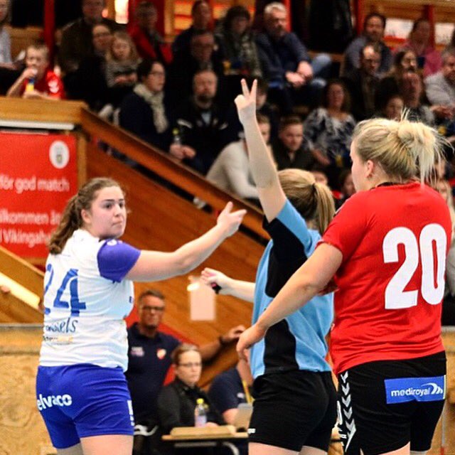 ffeliciaharlin's tweet photo. Inte ofta jag hamnar på bild, men idag gjorde jag det tydligen. ✨

📸: @BaraHandboll https://t.co/J9dHHCqn5M