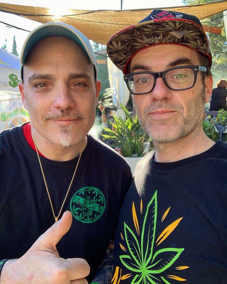 JaviDiazMartin's tweet photo. Disfrutando en la #ThcValencia con los colegas de #KriticalCannabisClub de #LosMejoresHumos #HighClass #HighSociety #WeAreSofie #CultivaTusDerechos #RegulacionIntegral #Cannabis #Puffpuffpass https://t.co/zVqzOGBNOy