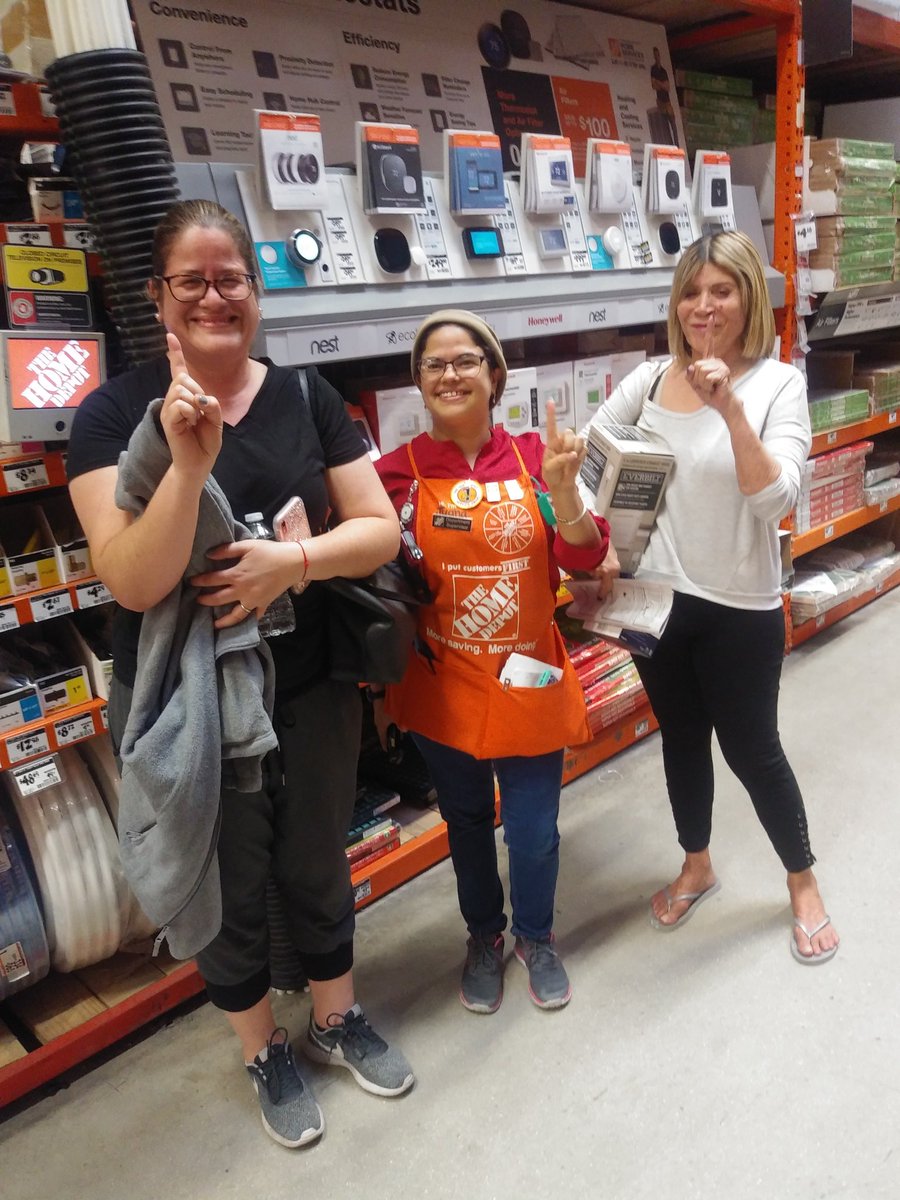KadooKelly's tweet photo. Customer is overwhelming with her customer service @jtaveras602. Customers said she is number one great job juana https://t.co/CwX403m2ng