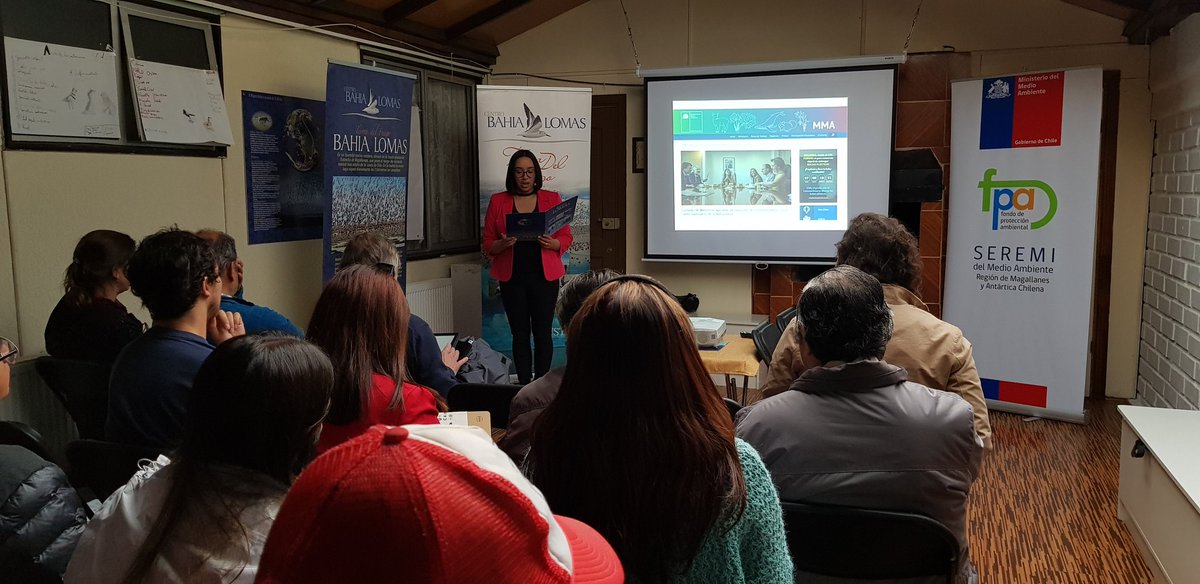 MMAMagallanes's tweet photo. "En el día de la #EducaciónAmbiental queremos destacar iniciativas que invitan a los más pequeños a encantarse con la #Biodiversidad y aves playeras de la Región de Magallanes" señaló el Seremi @EduardoSchiapp1 en lanzamiento del proyecto #FPA de @cbahialomas https://t.co/Z2IBIkF6CJ