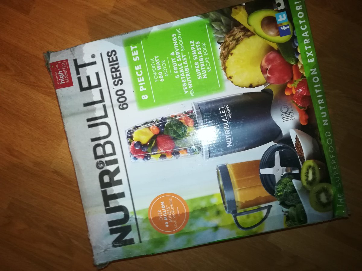 iamjasongrant's tweet photo. Thanks @AmazonUK for delivering my parcel today and leaving it out in the rain. #billiant customer service https://t.co/oXclxovTqt