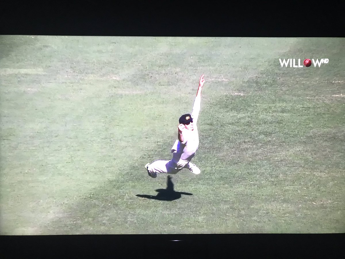 SaintDrags's tweet image. What a fucking catch!!!
#CurtisPatterson #AustraliavSriLanka #ClassicCatch #Screamer #WhatACatch #SuperEffortThat #ReallyaMarvellousEffort