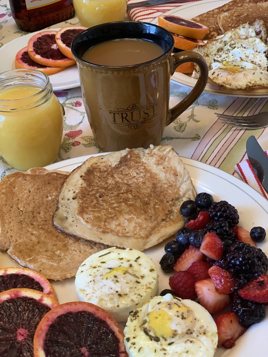 When #sparklingwine is not available, brunch is still tasty with fresh squeezed OJ from back yard, flap jacks and herbed eggs are hot &amp; fresh fruit tops the plate. 

<a href="/suziday123/">Suzi Day</a> <a href="/TheSavvyChef1/">Savvy Chef Lin</a> <a href="/SteveKubota/">Steve Kubota 🇨🇦</a> @JeremyPalmer7 <a href="/always5star/">Always5Star</a> <a href="/FoodTravelist/">Food Travelist Sue & Diana</a> <a href="/TylerFlorence/">Tyler Florence</a> <a href="/KellyMitchell/">Kelly Mitchell #TheWineSiren</a>