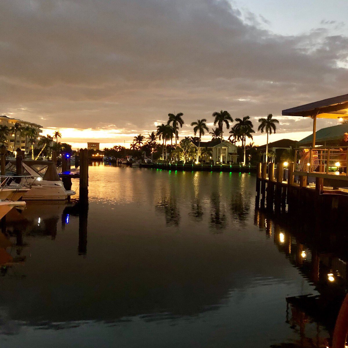 FoodToursFL's tweet photo. Scenic Pompano Beach, seen through the eyes of our guests on the “Sunset Stroll”, a Pompano Beach dinner &amp; drinks tour. #foodtourism #beacheatdrink 🌴🍽🍹 https://t.co/H5YIAXMPkc