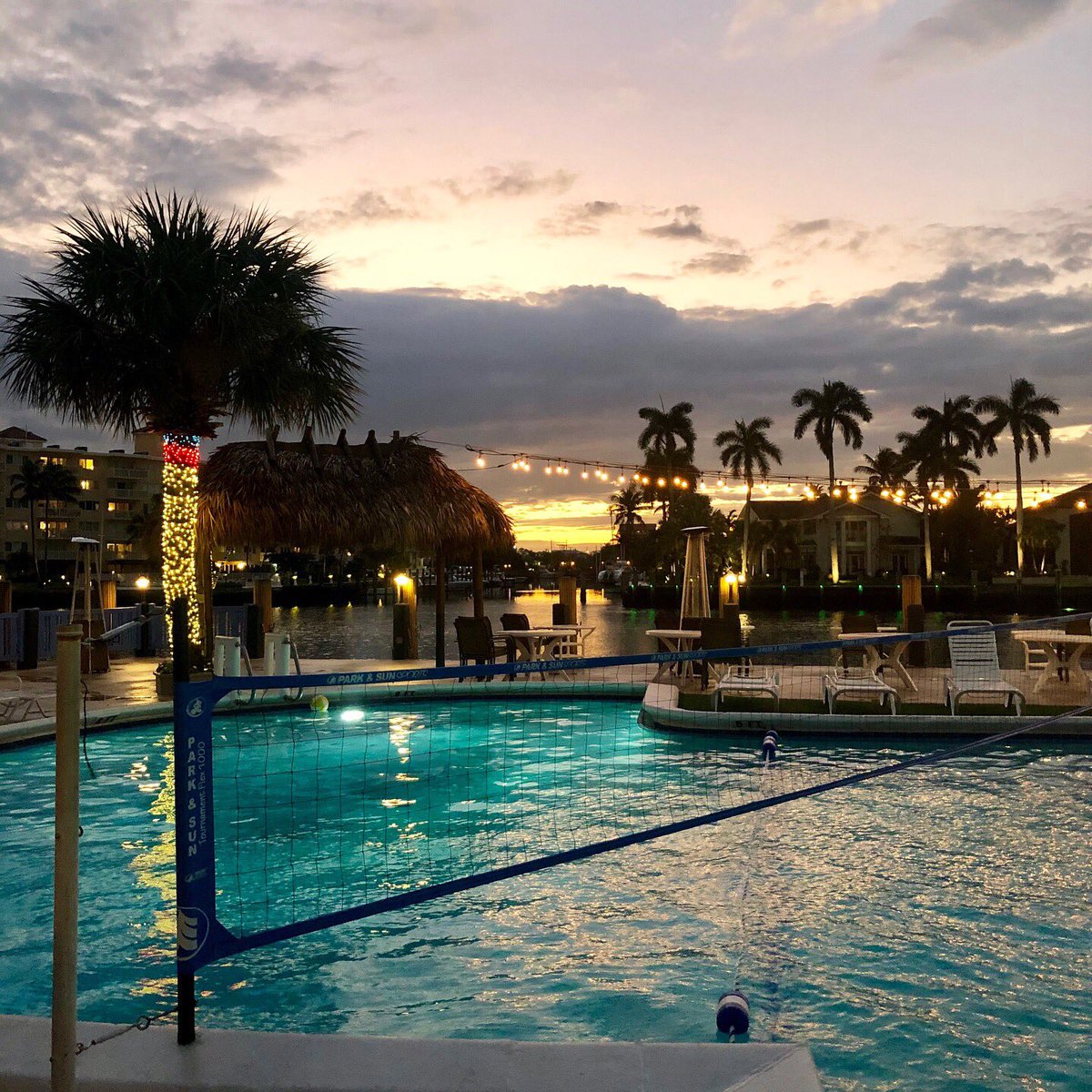 FoodToursFL's tweet photo. Scenic Pompano Beach, seen through the eyes of our guests on the “Sunset Stroll”, a Pompano Beach dinner &amp; drinks tour. #foodtourism #beacheatdrink 🌴🍽🍹 https://t.co/H5YIAXMPkc