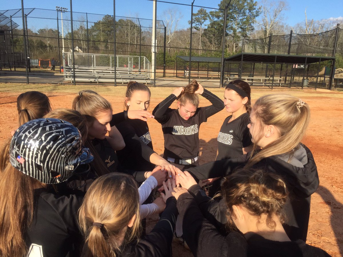 01Firecrackers's tweet photo. Our @01Firecrackers girls hit the dirt today to prepare for Myrtle Beach in 2 weeks! We put in a lot of hard work and had a very productive day #PGFBerth https://t.co/TtSKC9z051