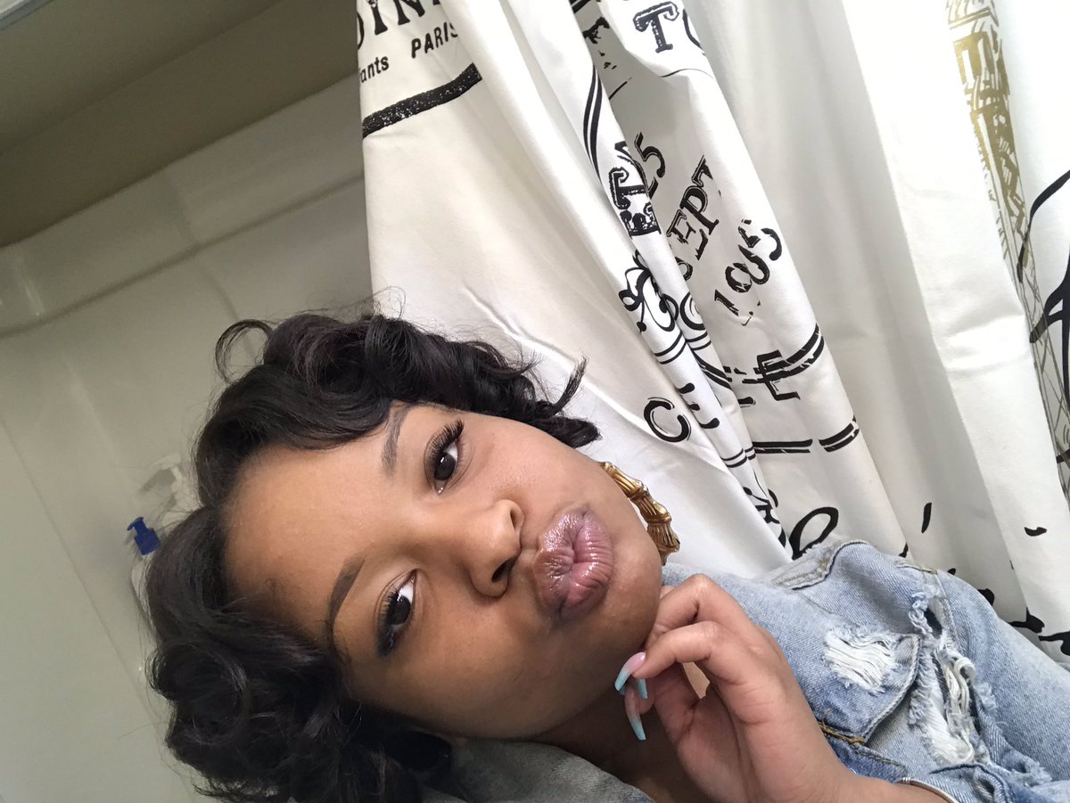 IssKeke's tweet image. HI 🥶