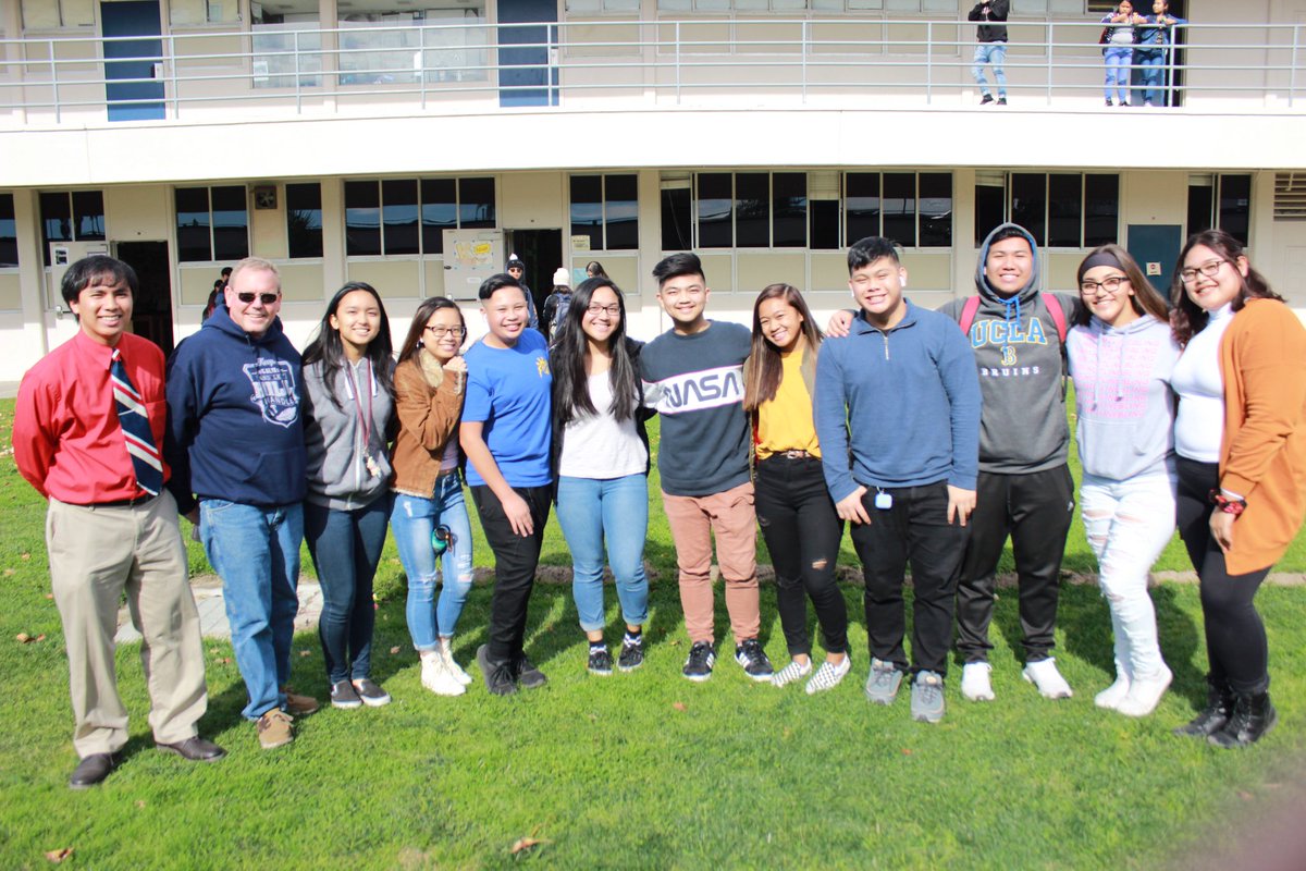 cihspasa's tweet photo. That’s a wrap for 1st semester! Thank you to all the members and officers that made the first half of the year possible. Once a kapamilya, always a kapamilya. 2nd semester here we come!🇵🇭💙💛 https://t.co/KBUQuIJTBO