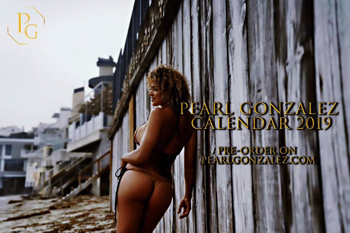 PearlGonzalez's tweet image. Exclusive photos for #TeamGonzalez in my new 2019 calendar! Some of my favorite photos yet.. you can only see them if you order a calendar. 😉
Order yours today @ 

pearlgonzalez.com/store 

#RoadToTheBelt #PearlGonzalez #exclusive #calendar #2019 🔥 🔥