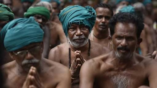 aju000's tweet image. These are farmers from Tamizhnadu, who were fighting for their rights asking for Modiji&apos;s support, while he was busy clicking photos with movie stars ignoring these farmers.
#GoBackModi

Btw, I am from Kerala and you are not welcome here also.
