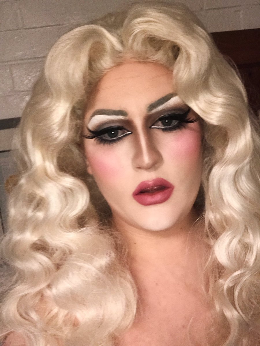 thedollipop's tweet photo. she’s not dead just slowly working on herself 🖤 https://t.co/HtMuJJGDfo