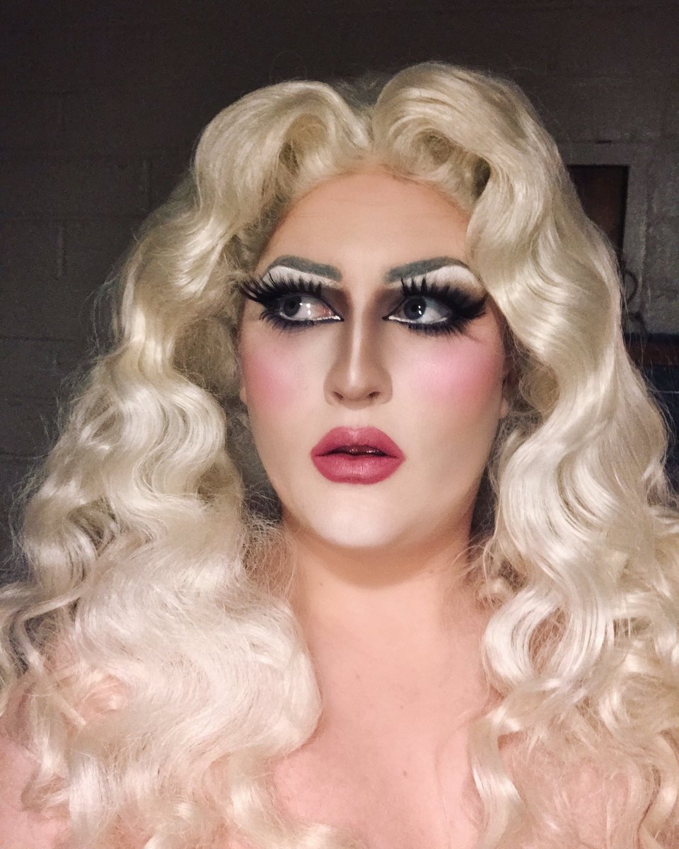 thedollipop's tweet photo. she’s not dead just slowly working on herself 🖤 https://t.co/HtMuJJGDfo