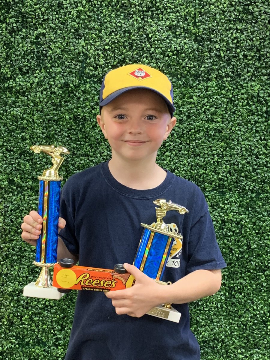 dannycraig's tweet photo. My son’s favorite candy bar? @reeses The theme of his 1st place-winning pinewood derby car? A @reeses king size bar. Sometimes product loyalty is mutually beneficial. https://t.co/tEZZJRJORM